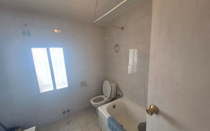 Image No.9-3 Bed House for sale