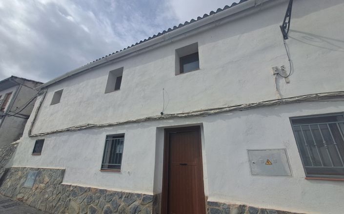 Image No.1-3 Bed House for sale