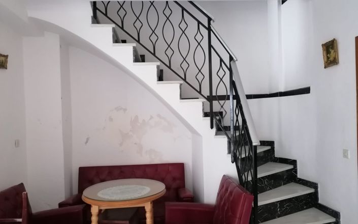 Image No.21-5 Bed House for sale