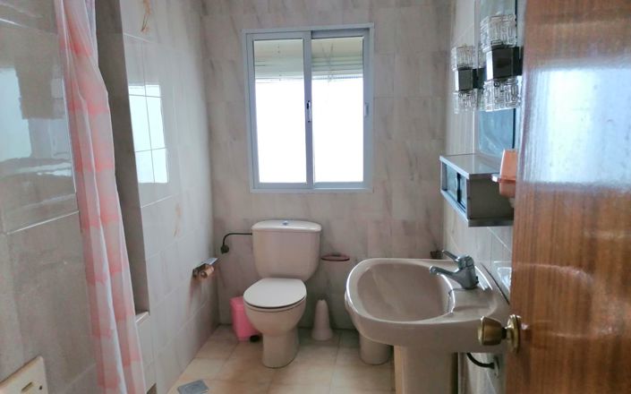 Image No.26-5 Bed House for sale