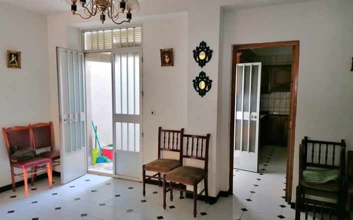 Image No.6-5 Bed House for sale