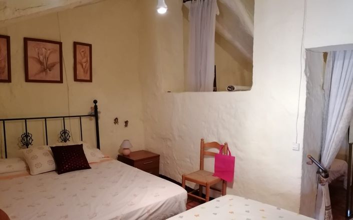 Image No.21-3 Bed House for sale