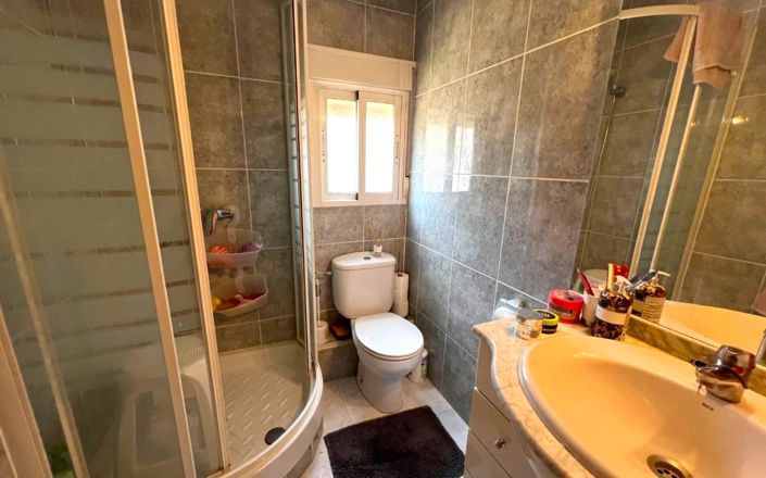 Image No.19-5 Bed House for sale