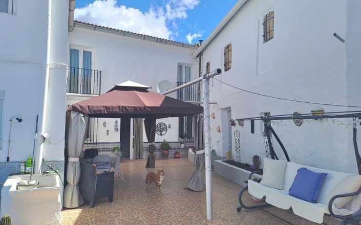 Image No.8-4 Bed House for sale