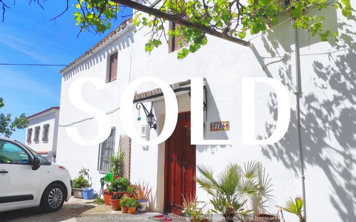Image No.1-4 Bed House for sale