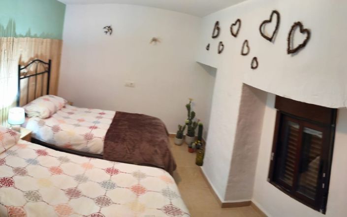 Image No.26-4 Bed House for sale