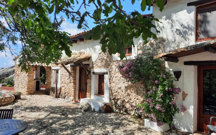 Image No.1-6 Bed House for sale