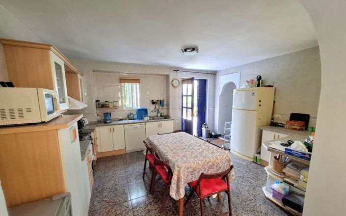 Image No.12-4 Bed House for sale