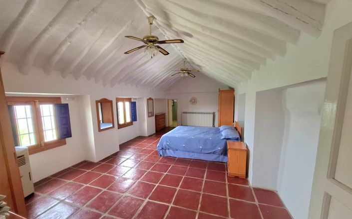 Image No.32-4 Bed House for sale