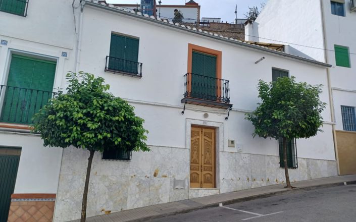 Image No.1-4 Bed House for sale