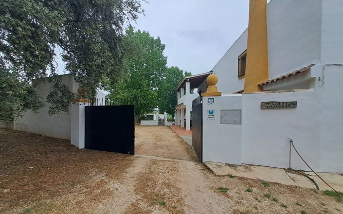 Image No.1-5 Bed House for sale