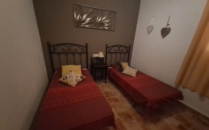 Image No.40-5 Bed House for sale