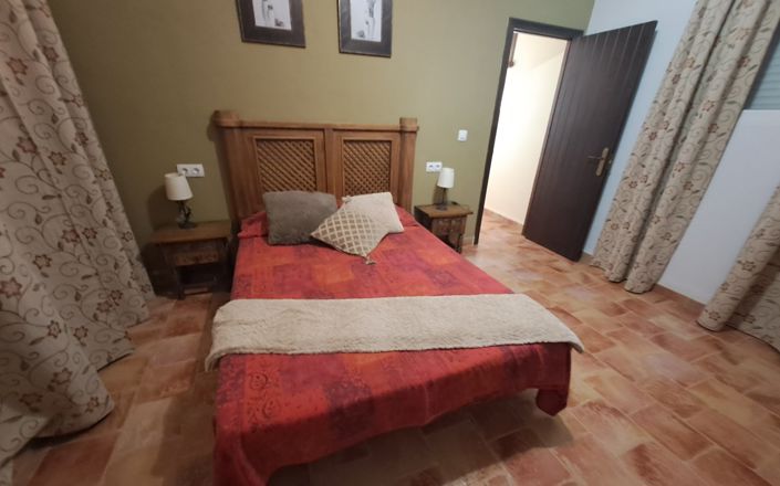 Image No.42-5 Bed House for sale