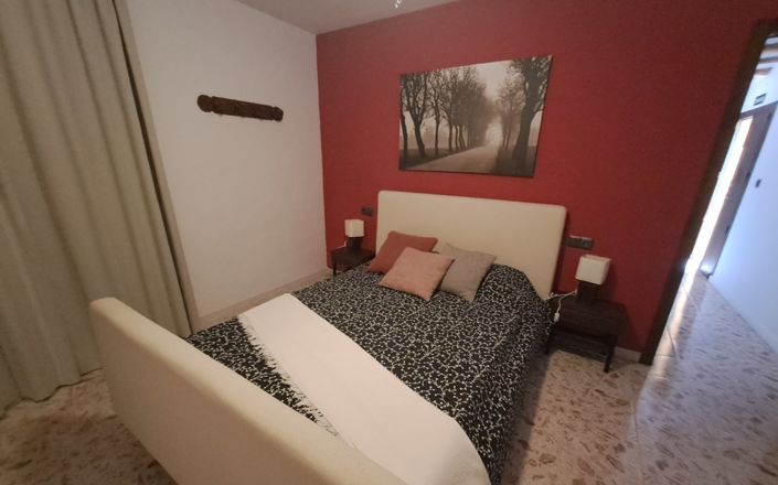 Image No.45-5 Bed House for sale