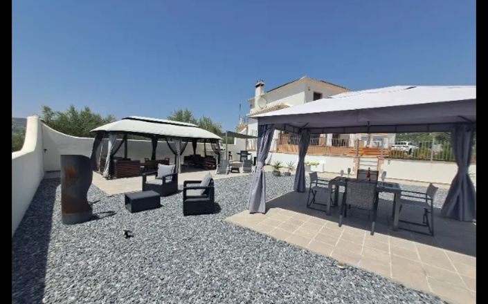 Image No.18-4 Bed House for sale