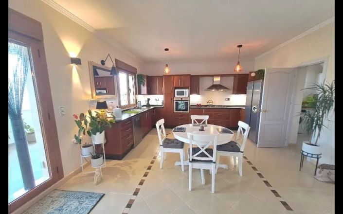 Image No.41-4 Bed House for sale