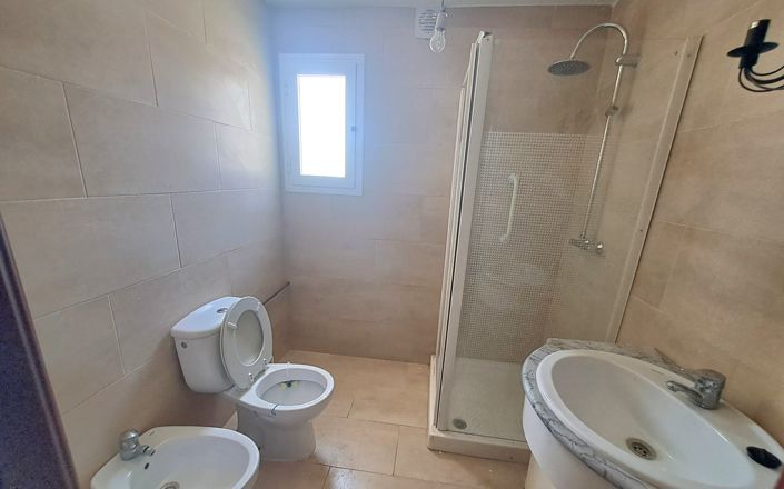 Image No.18-5 Bed House for sale