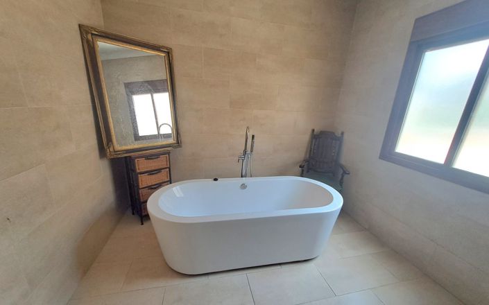 Image No.45-5 Bed House for sale