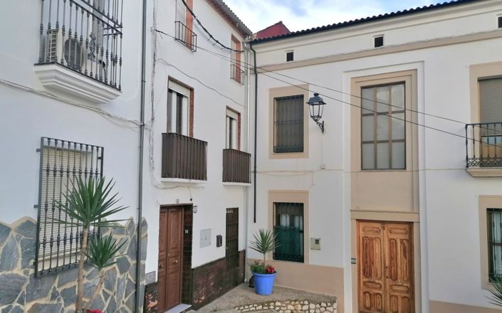 Image No.1-5 Bed House for sale