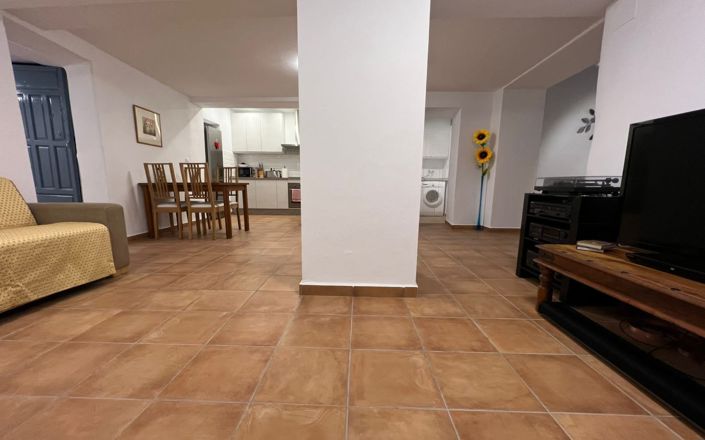 Image No.13-4 Bed House for sale