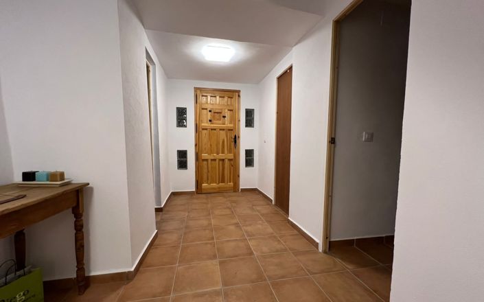 Image No.17-4 Bed House for sale