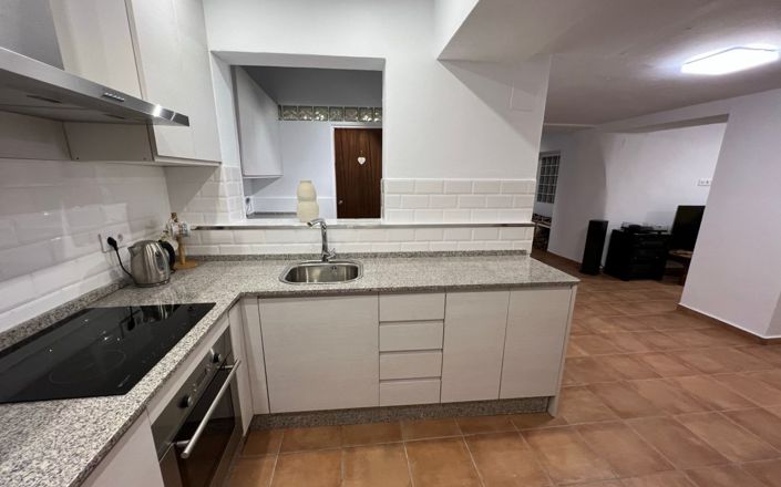 Image No.8-4 Bed House for sale