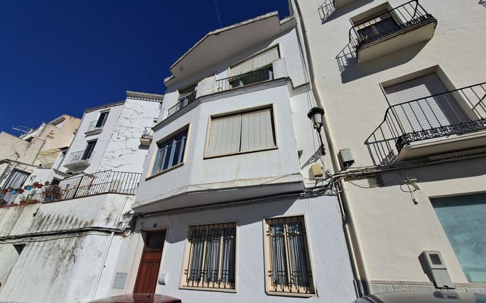 Image No.1-3 Bed House for sale