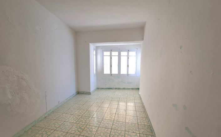 Image No.10-3 Bed House for sale