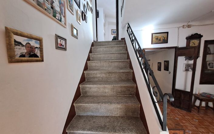 Image No.11-5 Bed House for sale