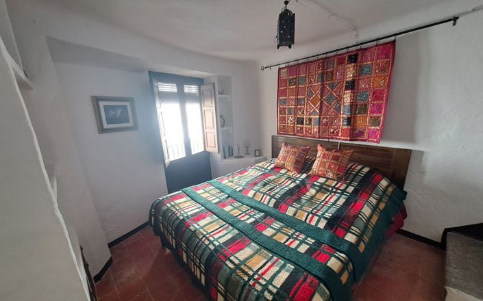 Image No.12-5 Bed House for sale