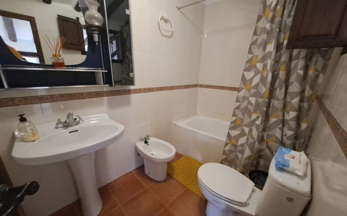 Image No.18-5 Bed House for sale