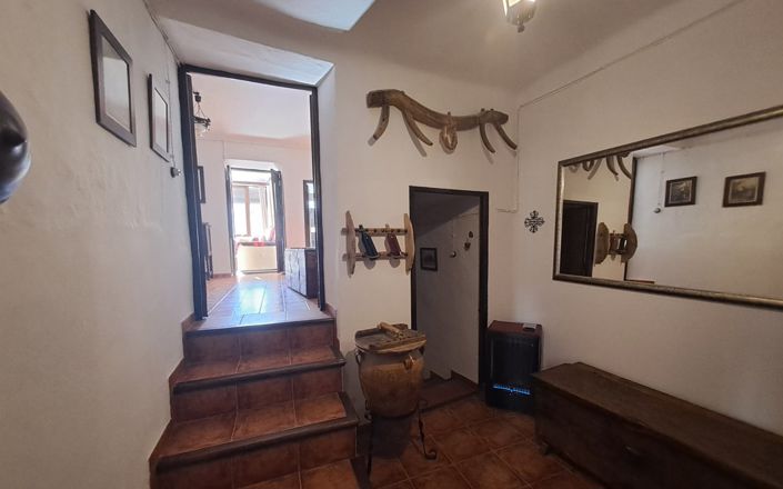 Image No.3-5 Bed House for sale