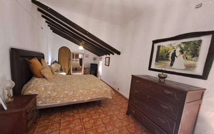 Image No.41-5 Bed House for sale