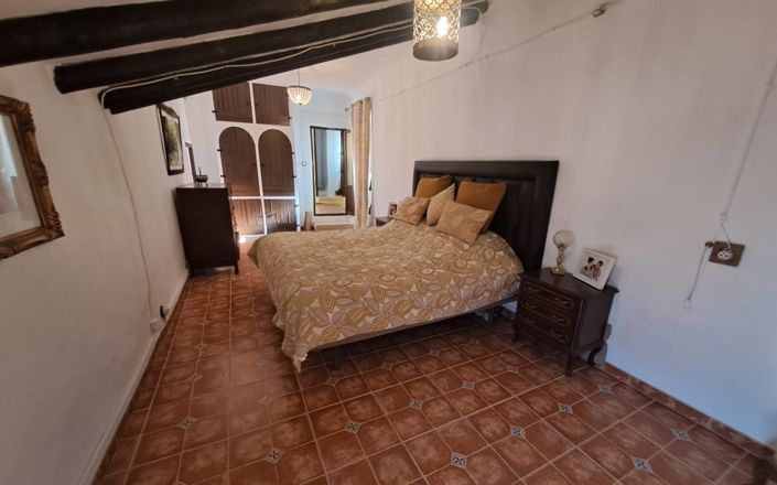 Image No.42-5 Bed House for sale