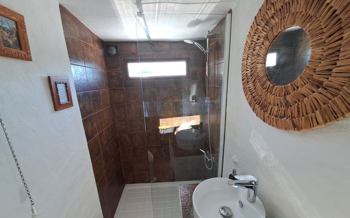 Image No.8-5 Bed House for sale