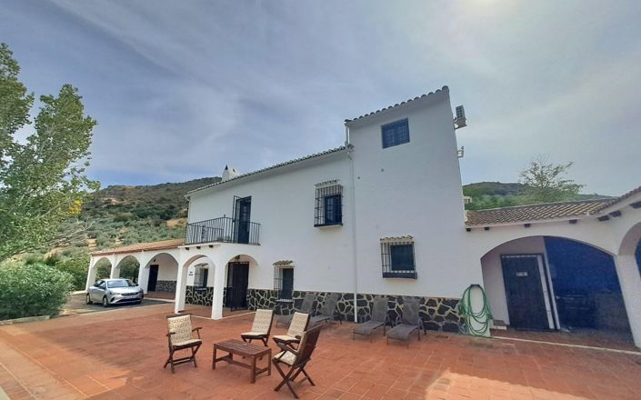 Image No.1-5 Bed House for sale