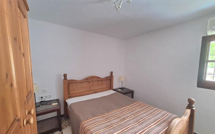 Image No.27-5 Bed House for sale