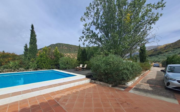 Image No.6-5 Bed House for sale