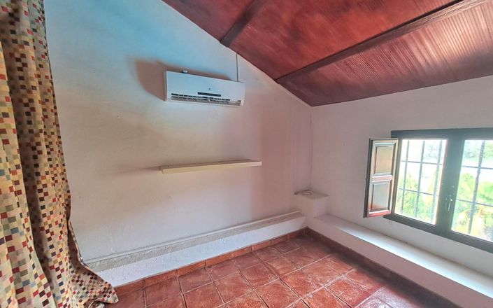 Image No.60-5 Bed House for sale