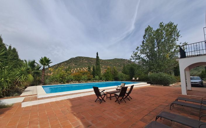 Image No.8-5 Bed House for sale