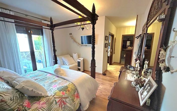 Image No.24-5 Bed House for sale