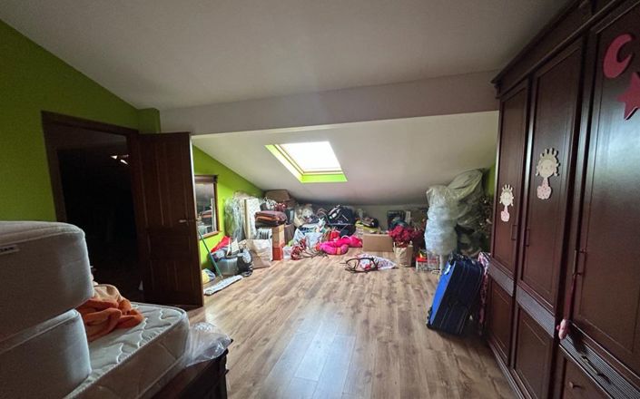 Image No.28-5 Bed House for sale