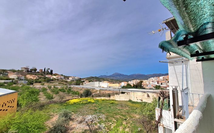 Image No.2-4 Bed House for sale