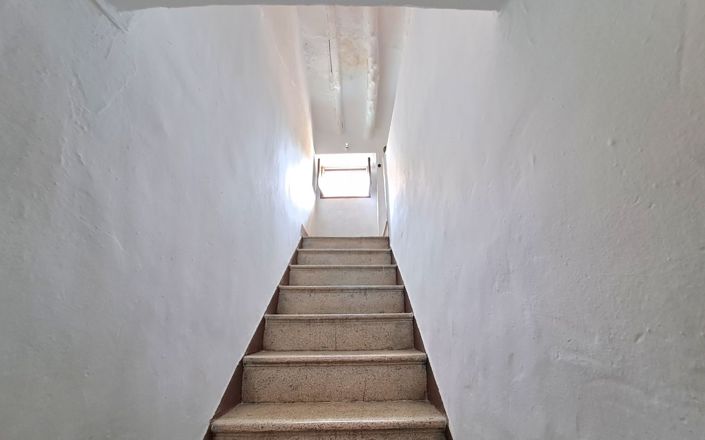 Image No.20-4 Bed House for sale