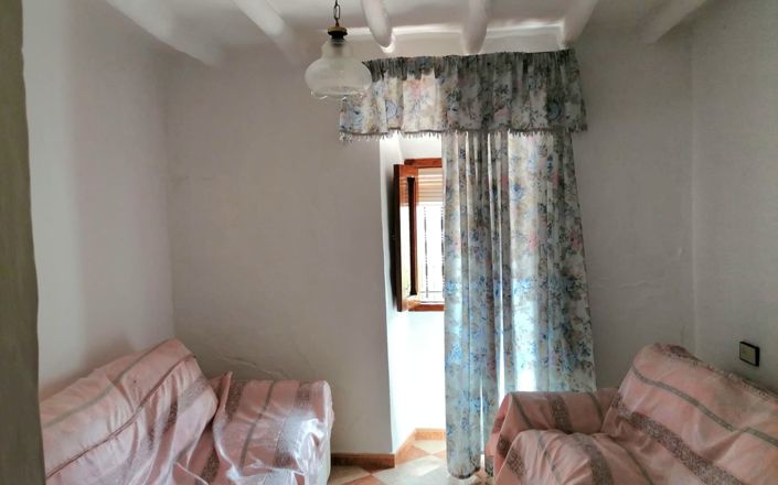 Image No.8-3 Bed House for sale