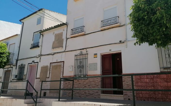 Image No.1-4 Bed House for sale