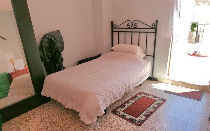 Image No.17-4 Bed House for sale