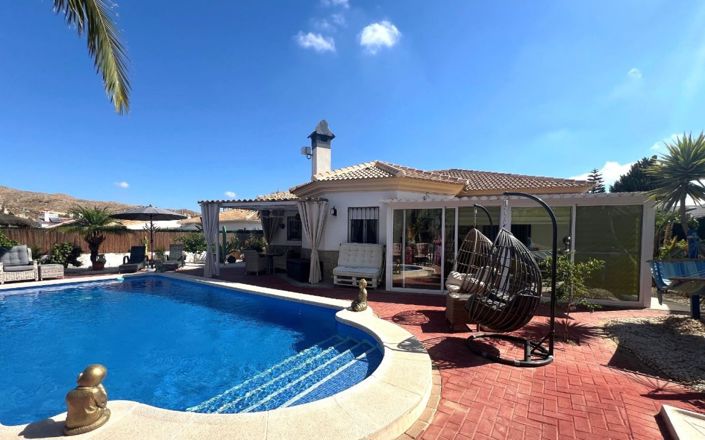 Image No.1-3 Bed House for sale