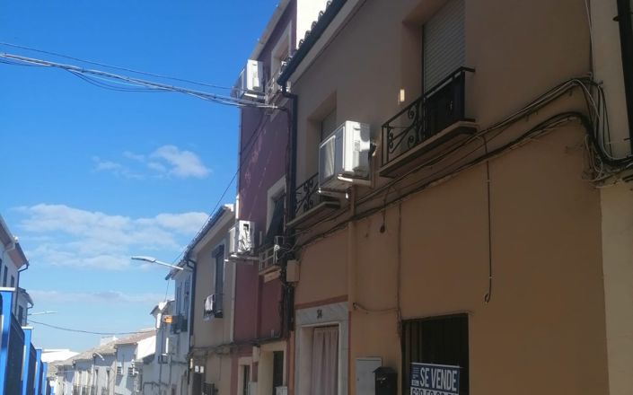 Image No.1-4 Bed House for sale