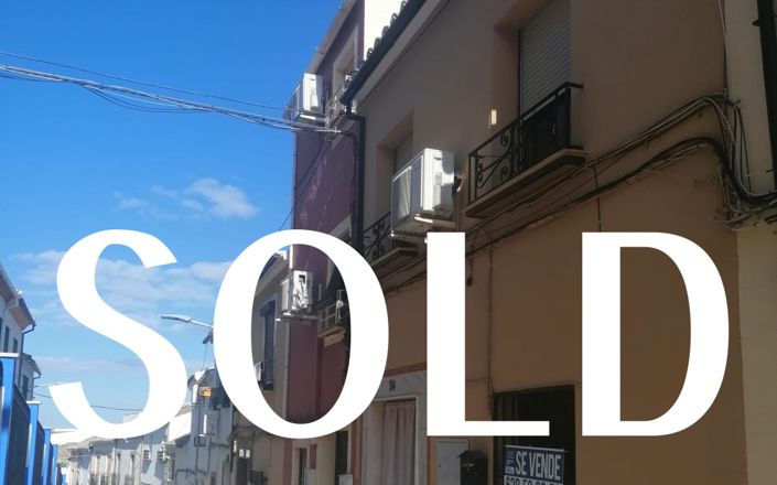 Image No.1-4 Bed House for sale